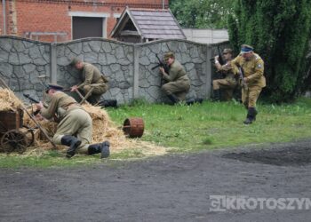 Huk wystrzałów i żywa historia w Benicach. „Wehikuł Czasu” znów przyciągnął tłumy