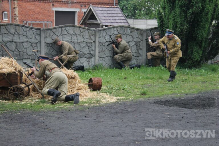 Huk wystrzałów i żywa historia w Benicach. „Wehikuł Czasu” znów przyciągnął tłumy