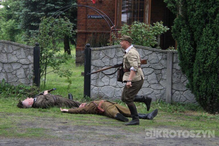 Huk wystrzałów i żywa historia w Benicach. „Wehikuł Czasu” znów przyciągnął tłumy
