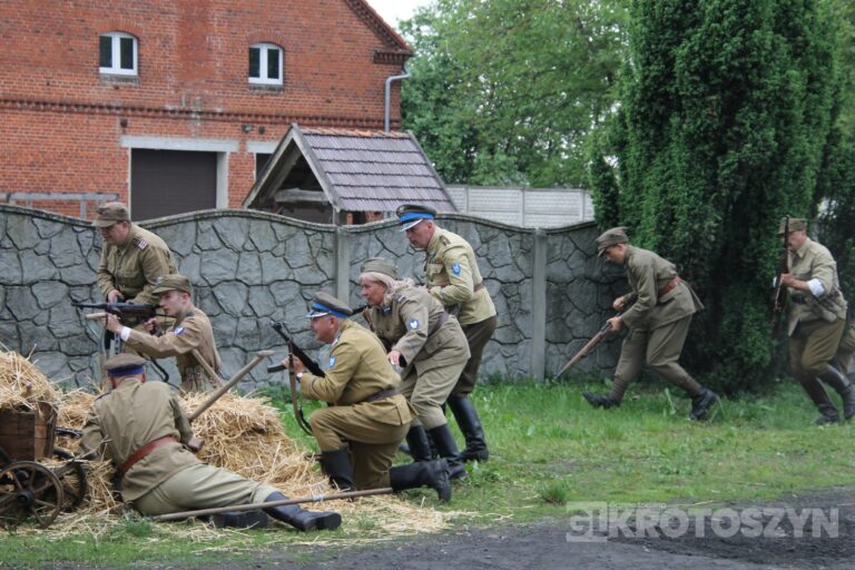 Huk wystrzałów i żywa historia w Benicach. „Wehikuł Czasu” znów przyciągnął tłumy