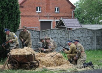 Huk wystrzałów i żywa historia w Benicach. „Wehikuł Czasu” znów przyciągnął tłumy