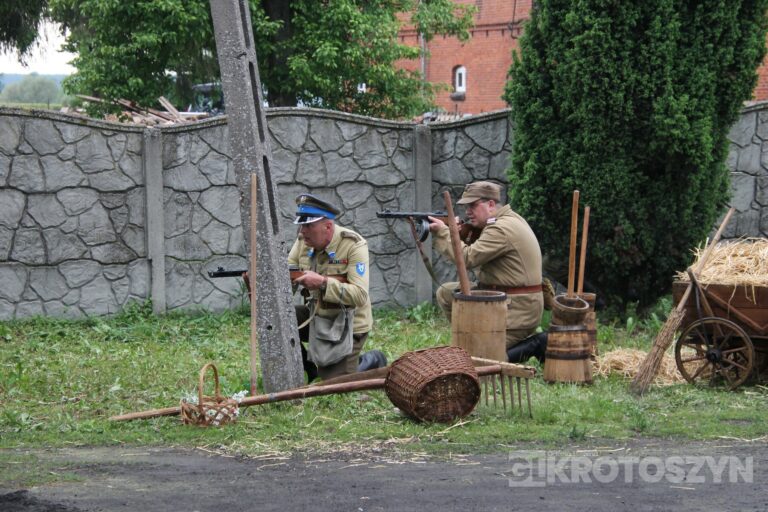 Huk wystrzałów i żywa historia w Benicach. „Wehikuł Czasu” znów przyciągnął tłumy