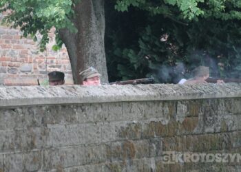 Huk wystrzałów i żywa historia w Benicach. „Wehikuł Czasu” znów przyciągnął tłumy
