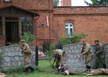Huk wystrzałów i żywa historia w Benicach. „Wehikuł Czasu” znów przyciągnął tłumy