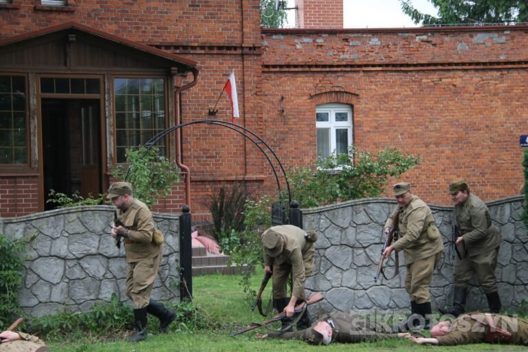 Huk wystrzałów i żywa historia w Benicach. „Wehikuł Czasu” znów przyciągnął tłumy
