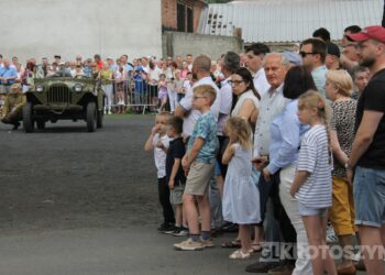 Huk wystrzałów i żywa historia w Benicach. „Wehikuł Czasu” znów przyciągnął tłumy