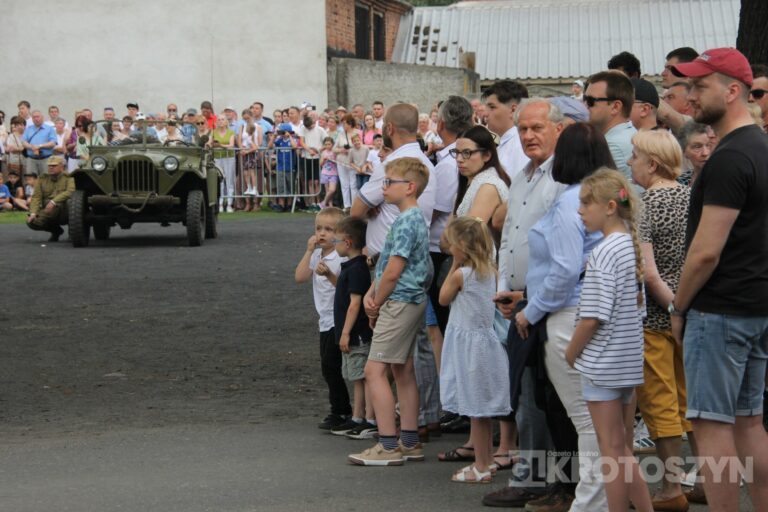 Huk wystrzałów i żywa historia w Benicach. „Wehikuł Czasu” znów przyciągnął tłumy