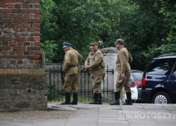 Huk wystrzałów i żywa historia w Benicach. „Wehikuł Czasu” znów przyciągnął tłumy