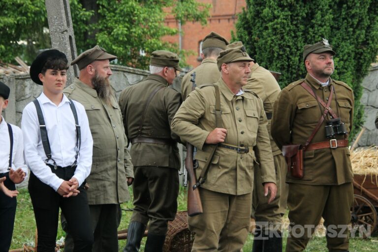 Huk wystrzałów i żywa historia w Benicach. „Wehikuł Czasu” znów przyciągnął tłumy