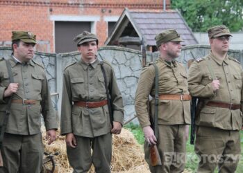Huk wystrzałów i żywa historia w Benicach. „Wehikuł Czasu” znów przyciągnął tłumy