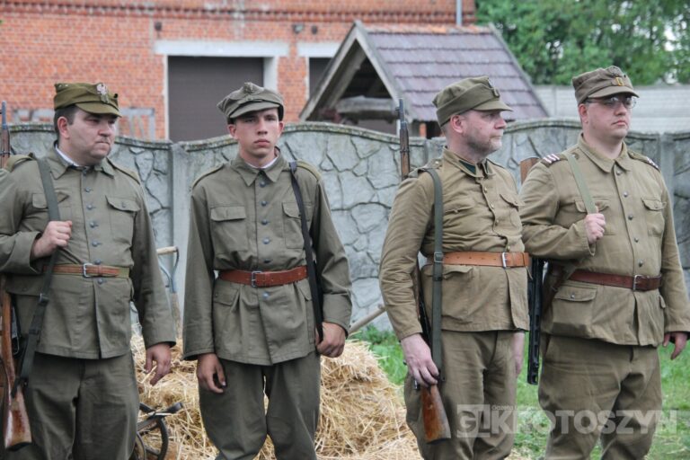 Huk wystrzałów i żywa historia w Benicach. „Wehikuł Czasu” znów przyciągnął tłumy