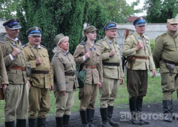 Huk wystrzałów i żywa historia w Benicach. „Wehikuł Czasu” znów przyciągnął tłumy