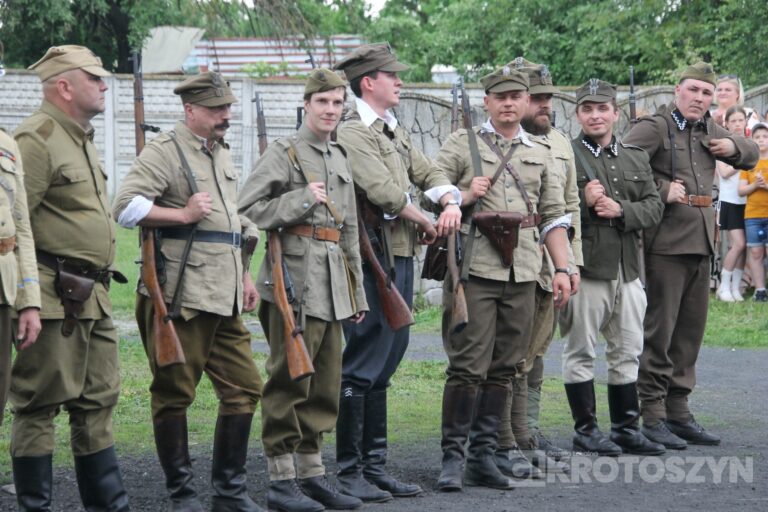 Huk wystrzałów i żywa historia w Benicach. „Wehikuł Czasu” znów przyciągnął tłumy