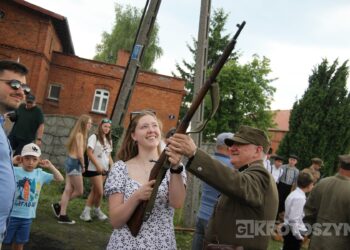 Huk wystrzałów i żywa historia w Benicach. „Wehikuł Czasu” znów przyciągnął tłumy