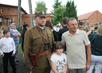Huk wystrzałów i żywa historia w Benicach. „Wehikuł Czasu” znów przyciągnął tłumy