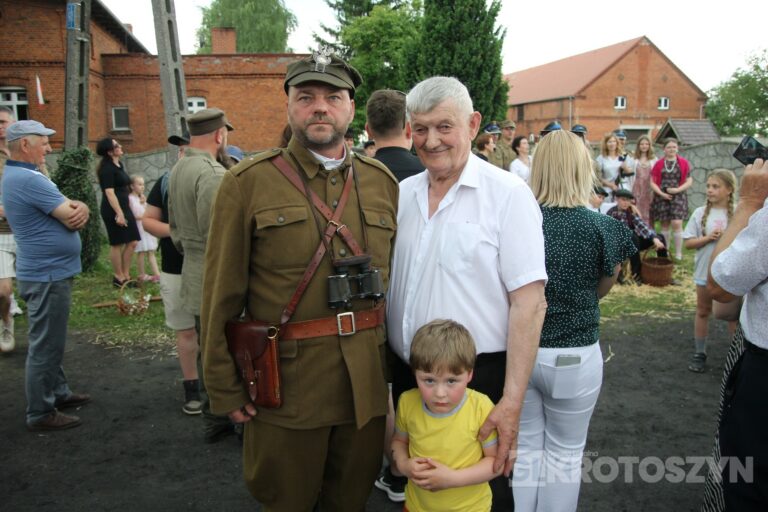 Huk wystrzałów i żywa historia w Benicach. „Wehikuł Czasu” znów przyciągnął tłumy