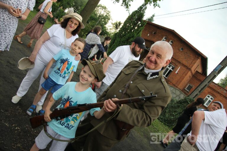 Huk wystrzałów i żywa historia w Benicach. „Wehikuł Czasu” znów przyciągnął tłumy