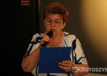 Seniorzy świętowali w Starej Kaflarni. Były kwiaty, muzyka i podziękowania z okazji Dnia Matki i Ojca