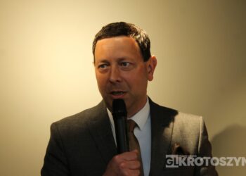 Seniorzy świętowali w Starej Kaflarni. Były kwiaty, muzyka i podziękowania z okazji Dnia Matki i Ojca