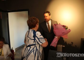 Seniorzy świętowali w Starej Kaflarni. Były kwiaty, muzyka i podziękowania z okazji Dnia Matki i Ojca