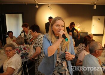 Seniorzy świętowali w Starej Kaflarni. Były kwiaty, muzyka i podziękowania z okazji Dnia Matki i Ojca