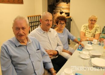 Seniorzy świętowali w Starej Kaflarni. Były kwiaty, muzyka i podziękowania z okazji Dnia Matki i Ojca