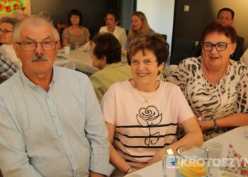 Seniorzy świętowali w Starej Kaflarni. Były kwiaty, muzyka i podziękowania z okazji Dnia Matki i Ojca