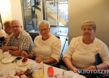 Seniorzy świętowali w Starej Kaflarni. Były kwiaty, muzyka i podziękowania z okazji Dnia Matki i Ojca