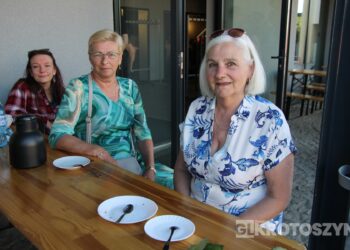 Seniorzy świętowali w Starej Kaflarni. Były kwiaty, muzyka i podziękowania z okazji Dnia Matki i Ojca