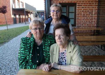 Seniorzy świętowali w Starej Kaflarni. Były kwiaty, muzyka i podziękowania z okazji Dnia Matki i Ojca