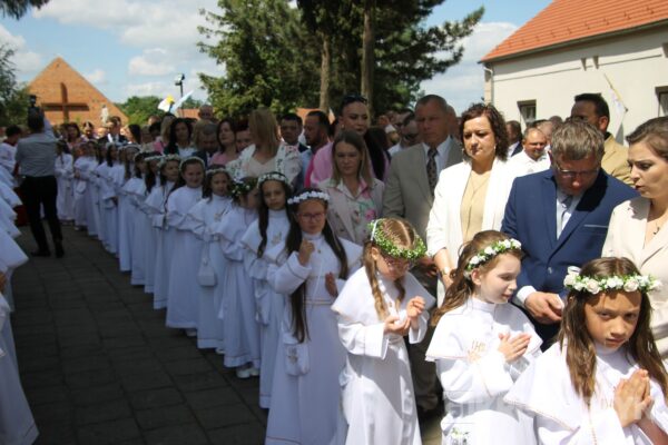 I Komunia Święta w parafii pw. św. Jana Chrzciciela w Zdunach I Komunia Święta w parafii pw. św. Jana Chrzciciela w Zdunach