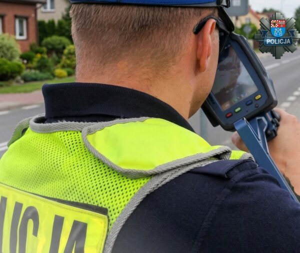 Piraci drogowi znów szaleli na drogach. Motocyklista pędził 102 km/h w terenie zabudowanym Piraci drogowi znów szaleli na drogach. Motocyklista pędził 102 km/h w terenie zabudowanym