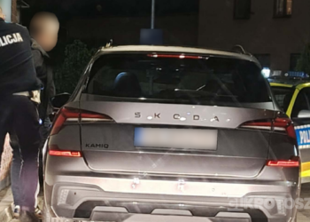 Przyjechał autem do restauracji i wzbudził podejrzenia. Miał 2 promile
