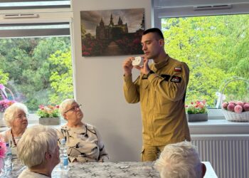 Strażacy odwiedzili seniorów. Były czujki dymu, szkolenie i ważne porady