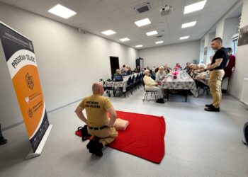 Strażacy odwiedzili seniorów. Były czujki dymu, szkolenie i ważne porady