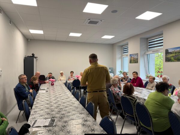 Strażacy odwiedzili seniorów. Były czujki dymu, szkolenie i ważne porady