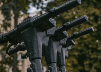 Zostawił hulajnogę pod restauracją. Chwilę później zniknęła! Policja szybko namierzyła sprawcę