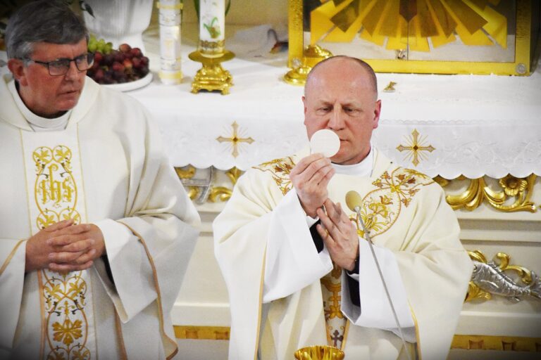 Pierwsza Komunia Święta w parafii św. Andrzeja Boboli