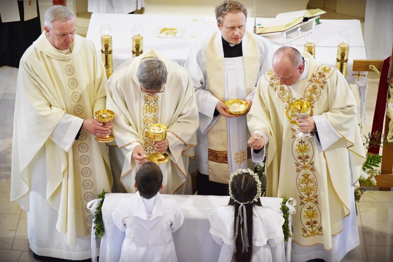 Pierwsza Komunia Święta w parafii św. Andrzeja Boboli
