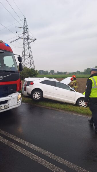 Wypadek na ul. Mahle w Krotoszynie. 20-latek wymusił pierwszeństwo Wypadek na ul. Mahle w Krotoszynie. 20-latek wymusił pierwszeństwo