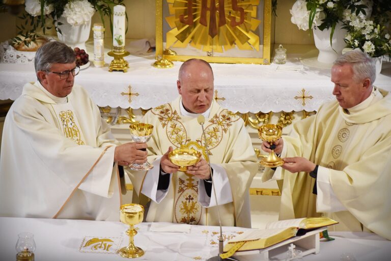 Pierwsza Komunia Święta w parafii św. Andrzeja Boboli