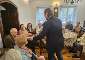 Noc Muzeów w Zdunach przyciągnęła miłośników historii. Był quiz, wspomnienia i archiwalne fotografie