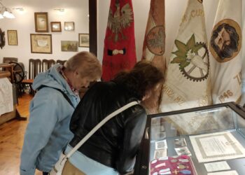 Noc Muzeów w Zdunach przyciągnęła miłośników historii. Był quiz, wspomnienia i archiwalne fotografie