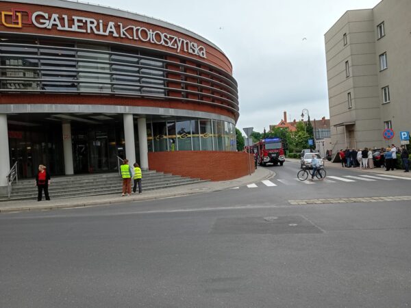 Ewakuacja w Galerii Krotoszyńskiej! Na miejscu pojawiły się zastępy straży pożarnej