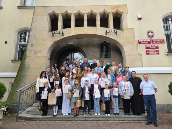Młodzi mieszkańcy powiatu pokazali, czym jest świętość. Wręczono nagrody im. bł. Michała Kozala Młodzi mieszkańcy powiatu pokazali, czym jest świętość. Wręczono nagrody im. bł. Michała Kozala
