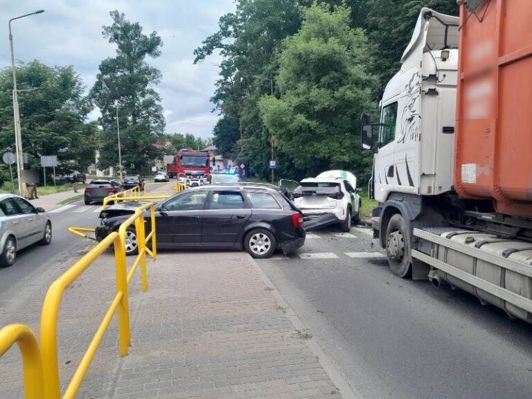 Groźny wypadek na Parkowej. Ranna 70-letnia kobieta