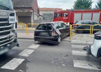 Groźny wypadek na Parkowej. Ranna 70-letnia kobieta