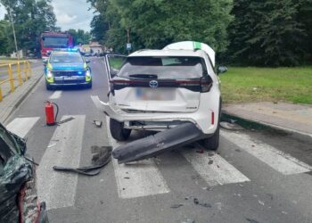 Groźny wypadek na Parkowej. Ranna 70-letnia kobieta
