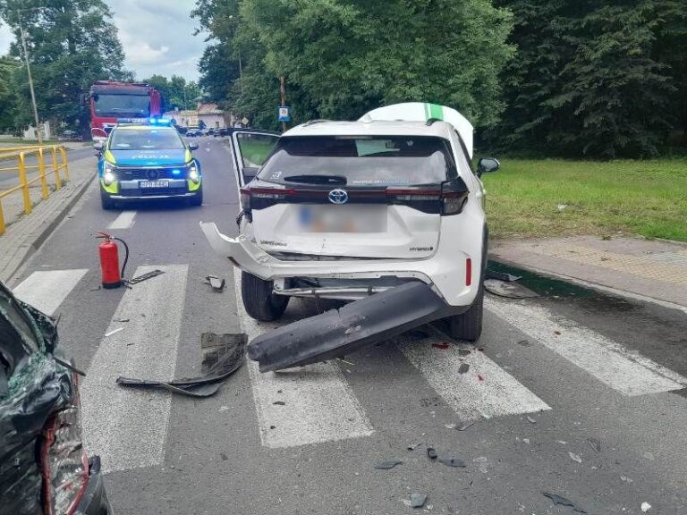 Groźny wypadek na Parkowej. Ranna 70-letnia kobieta