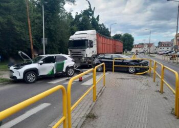 Groźny wypadek na Parkowej. Ranna 70-letnia kobieta
